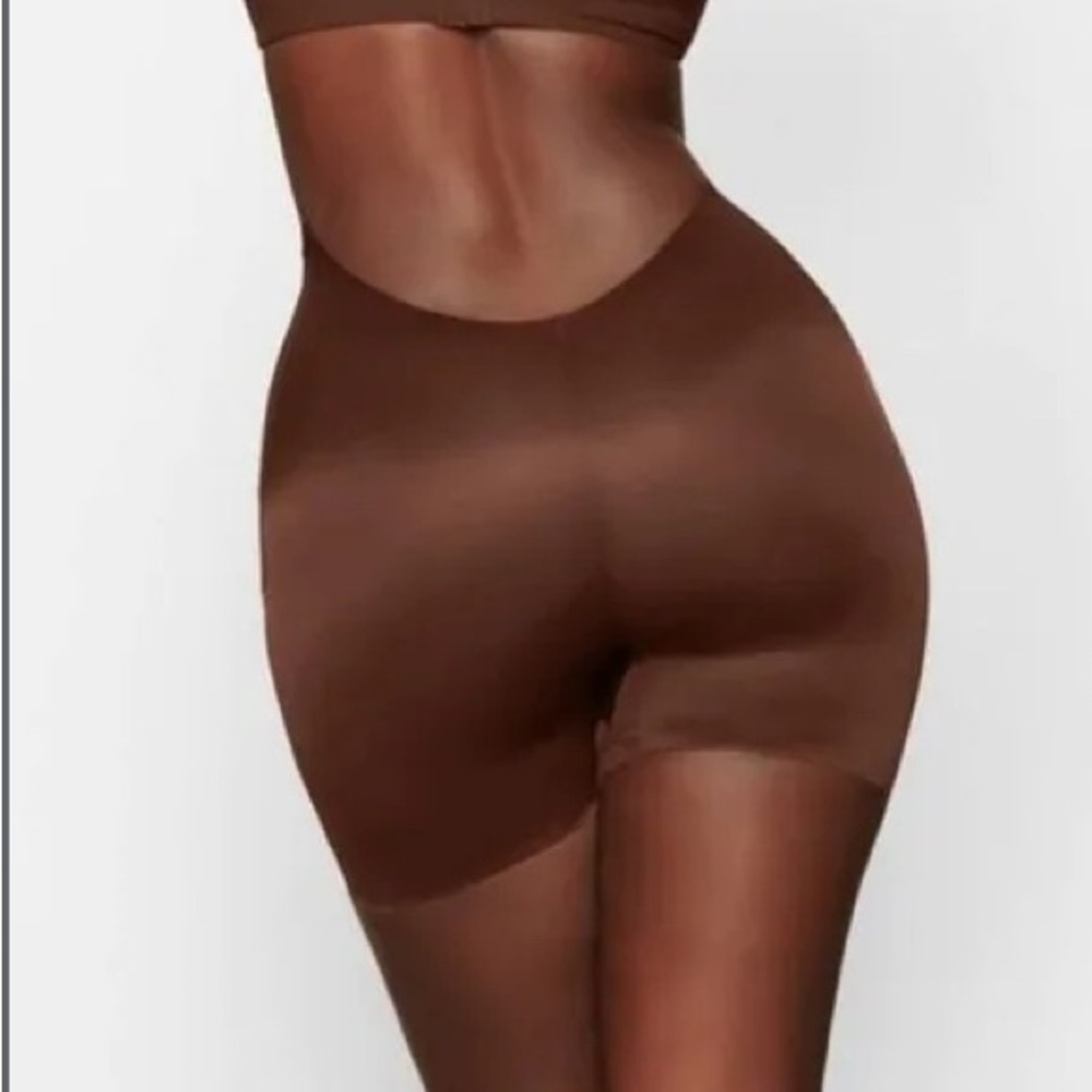 Skims Low Back Shorts Size 4X ~ Cocoa Color